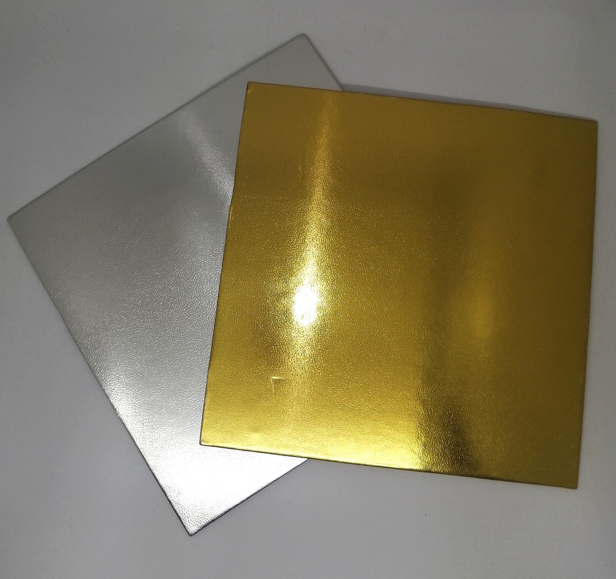 dav BANDEJAS CUADRADAS, DORADAS Y PLATEADAS - Imagen 1